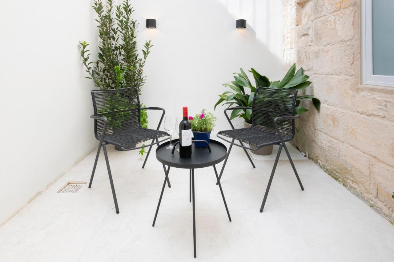 116Townhouse Bed & Breakfast Rabat Bagian luar foto